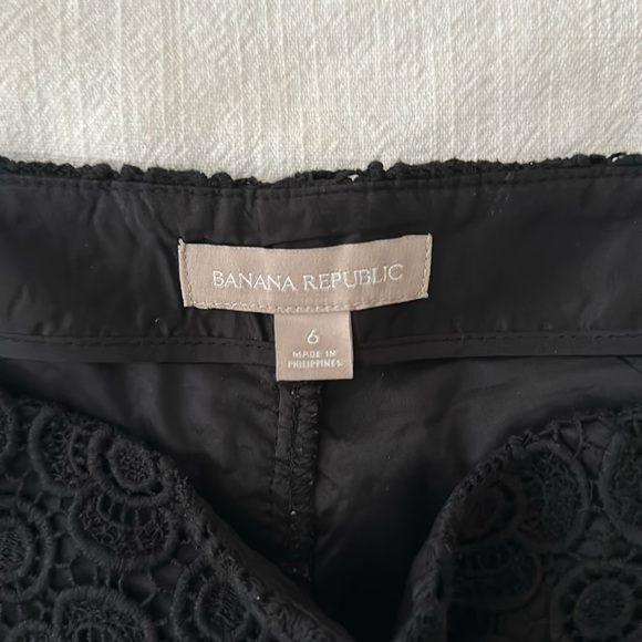 Lace Scalloped Hem Shorts - Picture 2 of 7